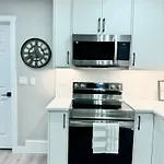 Private Modern Retreat In Nw
