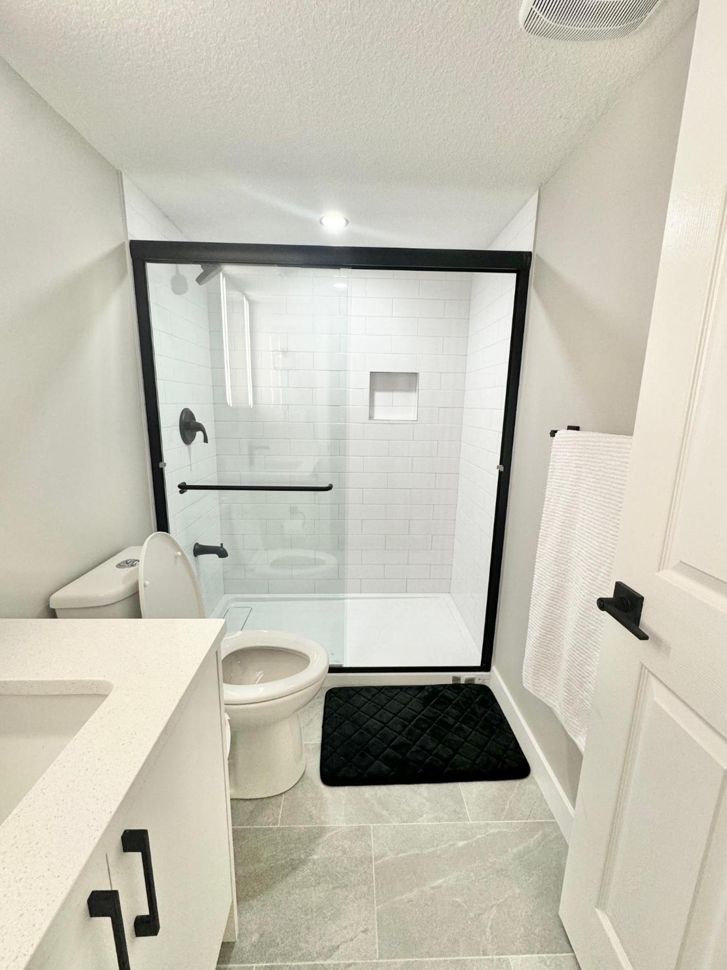 Apartment Private Modern Retreat In Nw *